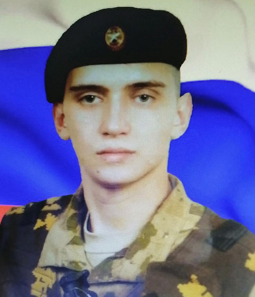 Родным камышанина Никиты Нестеренко, погибшего в СВО, торжественно передали орден Мужества бойца