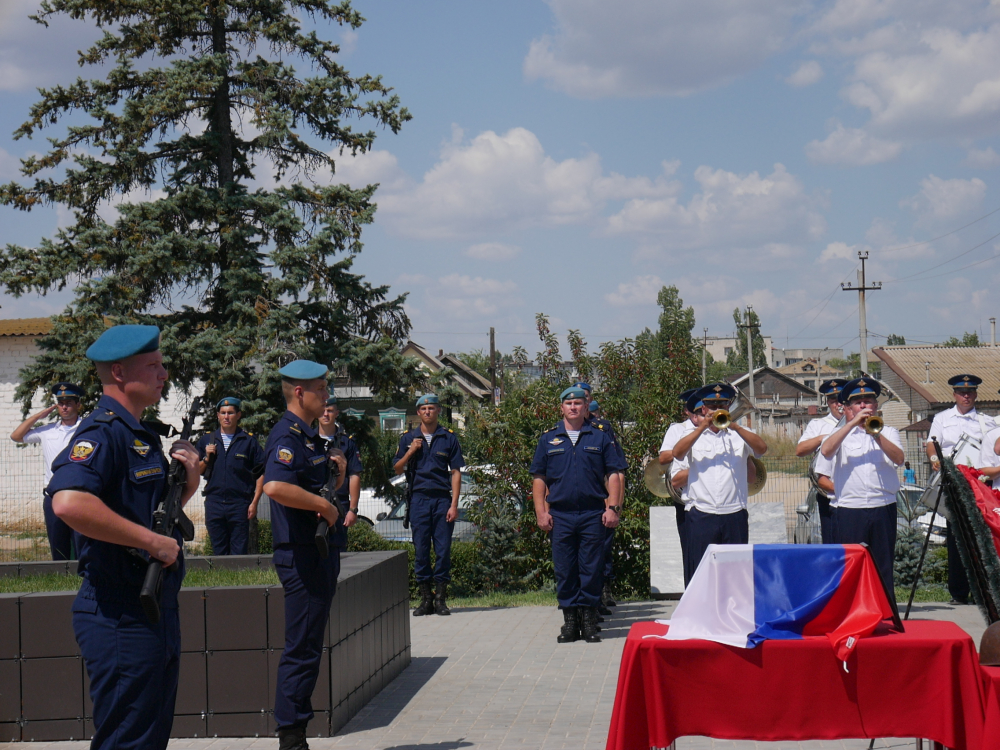 В Камышине на воинском кладбище захоронили останки советского солдата