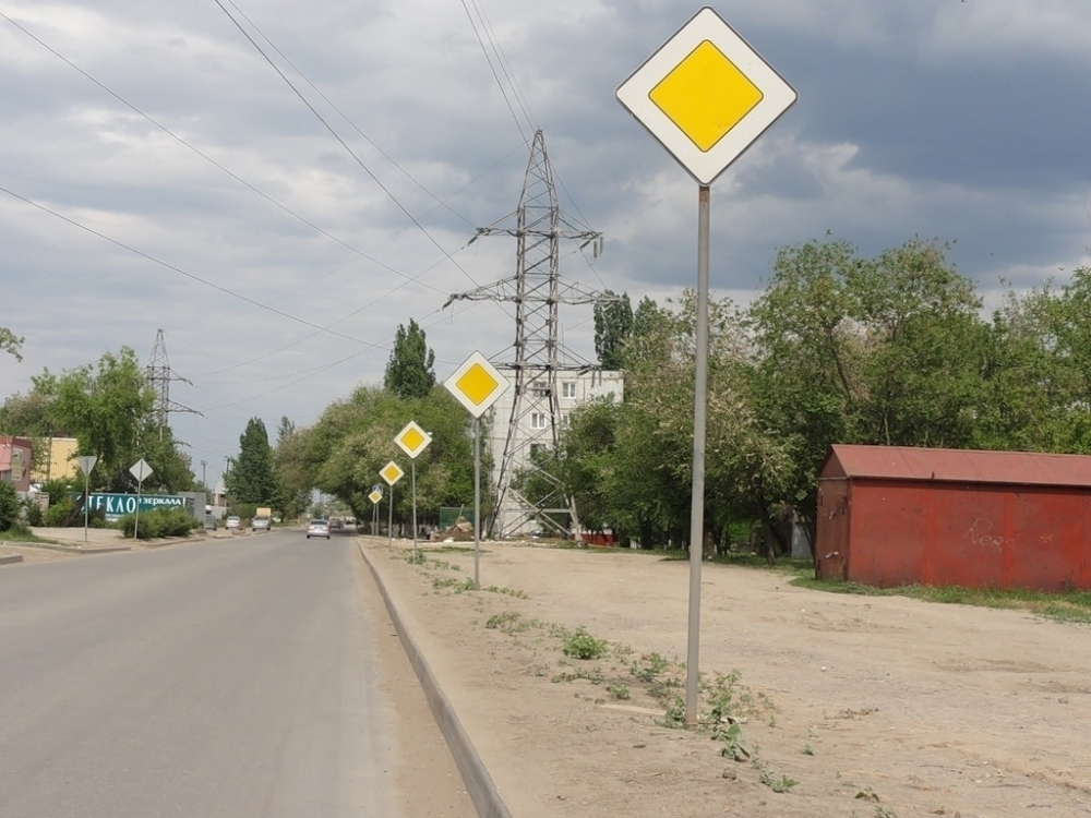 С автотрассы «Камышин- Петров Вал» украли два дорожных знака
