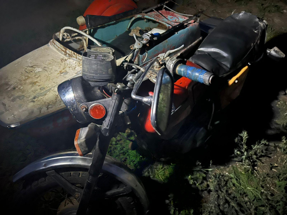 В Камышинском районе водитель без прав, опрокинувший мотоцикл, бросил раненого 13-летнего пассажира и сбежал