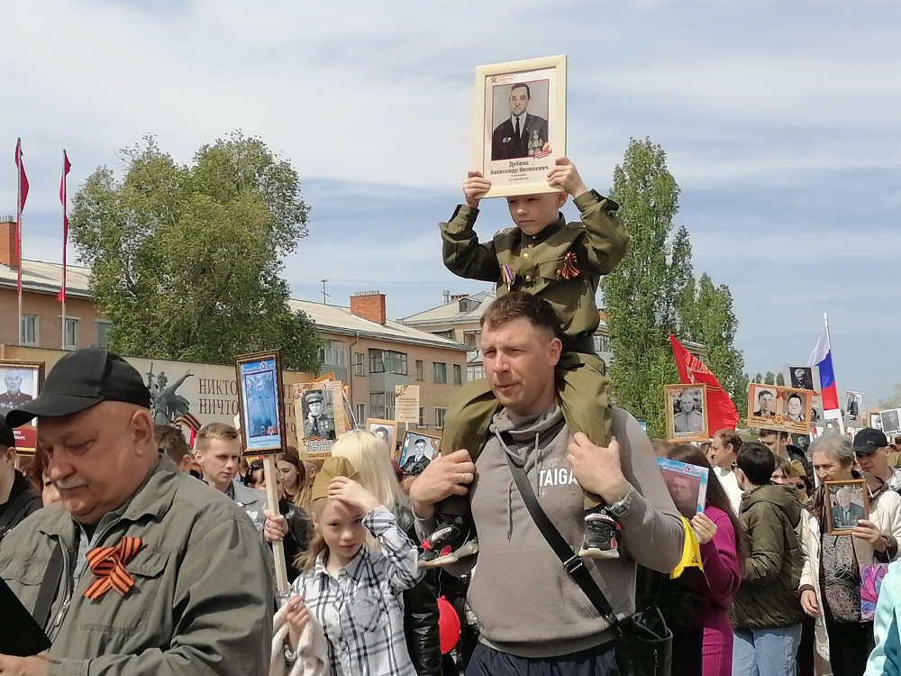 Идет река бессмертного полка