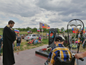 В Камышине по инициативе общественницы Светланы Ивченко - мамы погибшего участника СВО родные бойцов собрались на их могилах и помолились о героях
