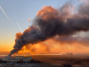 В Волгограде пугает жителей столб дыма в полнеба от горящего склада (ВИДЕО)