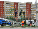 На привокзальной площади в Камышине появилась конструкция для новогодней зеленой красавицы