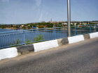 А что ограждение проезжей части моста в Камышине такое "полосатое"? - камышанка