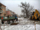 В Камышине коммунальщики все еще зачищают место ремонта теплотрассы на улице Титова, "давшей трещину" на старте отопительного сезона