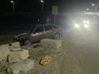 На московской трассе молодой водитель врезался в бетонное ограждение и отправил к хирургам подростка