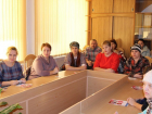 Сити-менеджер Станислав Зинченко пообещал матерям детей-инвалидов завлекать в Камышин докторов квартирами