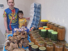 Из глубинки Камышинского района бойцам на линию соприкосновения "уезжают" вкусные домашние закатки