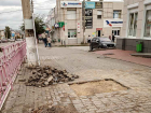 В Камышине дождался своего "звездного часа" выщербленный тротуар в районе центрального рынка