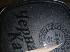 Камышанин выложил в сеть «клык», обнаруженный в холодце из «Магнита»