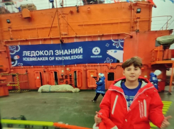 Сегодня, 4 августа, из Мурманска на Северный полюс взял курс ледокол «Росатома», на его борту и камышинский старшеклассник Захар Наумов