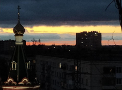Волгоградка увидела российский триколор между туч и решила, что это особый знак