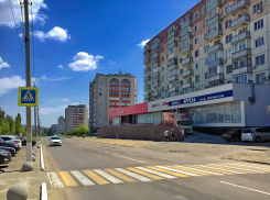 В Камышине грузовики «Красное и белое» скоро, наверное, будут въезжать в магазины, чтобы разгрузиться?