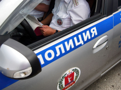 Пенсионерка не только перечислила деньги мошеннику миллионами, но еще и отдала пачками наличные в руки лжекурьеру