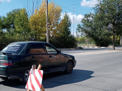 В Камышине пометили «мифическую» воронку на перекрестке - а уберут-то ее когда? - камышанин