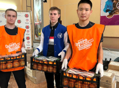 Новогодние приветы, сладости и апельсины отправили камышане в зону спецоперации землякам