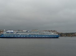 Как туристов «смелого» круизного лайнера встречают в Камышине