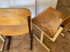 Камышинской учительнице, «уволившей» председателя комитета по образованию, отомстили старой мебелью в классе?