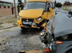 В Камышине женщина и двое мужчин пострадали в ДТП с маршруткой и внедорожником (ВИДЕО)