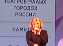 Войдет ли в программу ремонта Камышинского драмтеатра «джентльменское» обещание градоначальника Станислава Зинченко актрисе Ольге Остроумовой о вентиляции