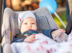 В Камышине нетрезвая молодая мамаша чудом не оставила калекой малышку, брошенную в коляске после гулянки