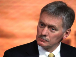 Пресс-секретарь президента РФ Дмитрий Песков: «Лучше быть там, где не сжигают флаги твоей страны»
