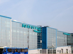 Крепко выпившего пассажира самолета до Санкт-Петербурга полицейские оставили  протрезветь в Волгограде