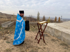 Волгоградцы вышли молиться за город и защищать его иконой от атак БПЛА