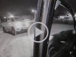 Под Камышином полицейские задержали 71-летнего водителя, пытавшегося «галантно» дать взятку сотруднику Госавтоинспекции (ВИДЕО)