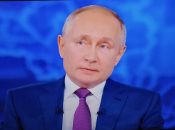 Владимир Путин на «прямой связи» с россиянами рассекретил, какой вакциной привился, и объяснил, почему морковка стоит дороже бананов