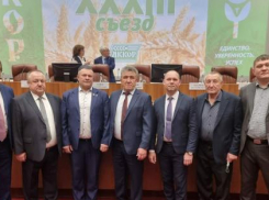 Фермер Андрей Липпард из Камышинского района «надоил» почти 5000 литров на корову и поехал на съезд
