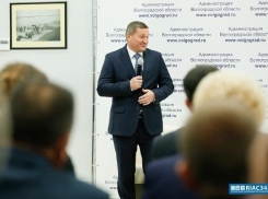 Губернатор Андрей Бочаров бесплатно раздал чиновникам 120 автомобилей, -  «Блокнот Волгограда»  