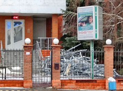 В Камышине поликлиника Парамонова устроила грандиозный ремонт перед новосельем в бывшем головном офисе КПК «Честь»