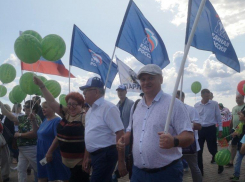 На ленте новостей Камышинской городской думы появилось официальное сообщение о шествии депутатов с партийными флагами - в разделе «Деятельность»