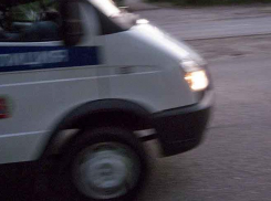 Полиция Камышина разыскивает «гонщика», проломившего  забор детсада и сбежавшего