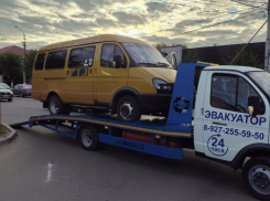 В Камышине сотрудники ГАИ устроили экзамен автобусам с использованием эвакуатора