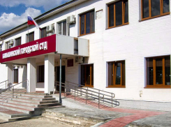 Сообщники звонили на телефоны пенсионерам: в Камышине под суд идут молодые «курьеры», за один день похитившие миллион рублей у наивных стариков