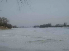 Водолазы, искавшие в Ахтубе тело рыбака, подняли со дна сразу двух утонувших - родных братьев
