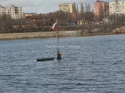 На Камышинке не дали накрениться гордым флагам