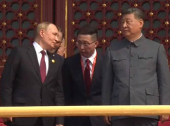 Путин по правую руку от Си – кадр, который изменил расстановку сил в мире: на параде в Пекине рухнула гегемония Запада, - «Блокнот - Россия»