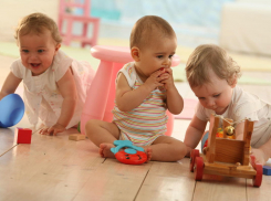 В Камышине поменяли 86 оконных блоков в детсадах и школах на пластиковые и приготовили 100 мест для малышей ясельного возраста