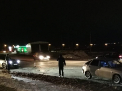 В Камышине у «кольца» третьего городка молодой водитель на BMW отправил в больницу женщину и девочку