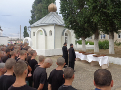 Иконы с частицами мощей святых принесены в исправительные учреждения Камышина