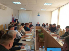 Политический выверт: Камышинская городская дума закрыта для журналистов независимых  информканалов без объяснения причин