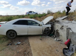 Двоих матерей, потерявших четверых детей в ДТП, спасают в Волгоградской области