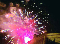 Власти Камышина расщедрились на два салюта по случаю Арбузного фестиваля и 355-летия Камышина