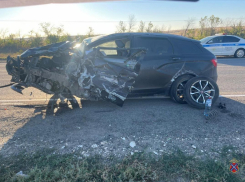 Четверо пенсионеров разбились на рассвете на автодороге недалеко от границы Камышинского района