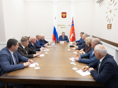 Андрей Бочаров нацелил кандидатов в депутаты Госдумы на командную работу, открытый диалог с жителями и формирование народной программы