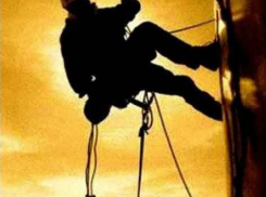 В Камышине женщину, случайно оказавшуюся в заточении на балконе, пришлось спасать с альпинистским снаряжением